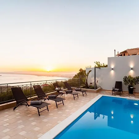 Willa Aigli Luxury - Seaview Panoramic Retreat Kalamata