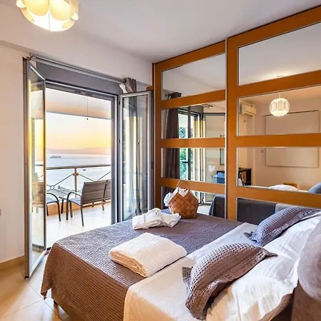 Aigli Luxury - Seaview Panoramic Retreat ヴィラ ヴェルガ・カラマタ