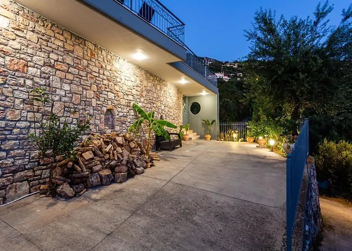 Aigli Luxury - Seaview Panoramic Retreat * Верга-Каламата